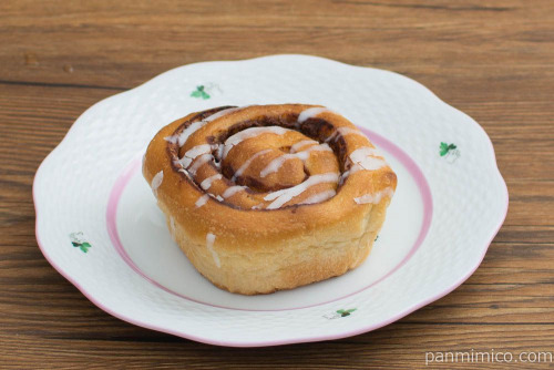 糖質を控えたシナモンロール【セブンイレブン】斜め