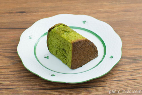 伊藤久右衛門監修　宇治抹茶シフォンケーキ【セブンイレブン】斜め