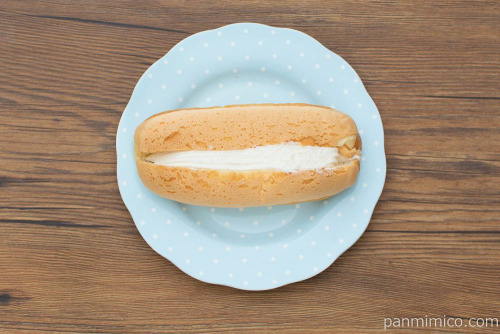 たっぷりミルキーホイップパン【ファミリーマート】上