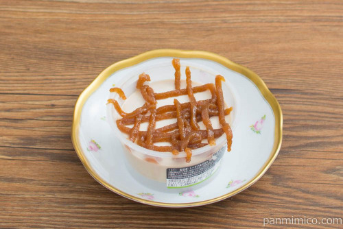 おうちでモンブランプリン【ファミリーマート】斜め