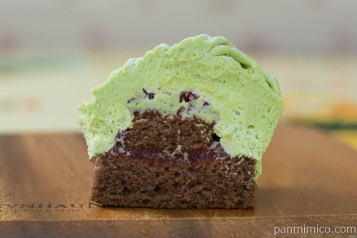 ピスタチオモンブラン　ベリーソース入り【セブンイレブン】断面