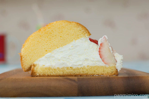 マリトッツォ風苺のシフォン【ヤマザキ】断面