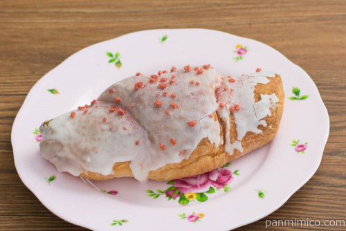 ストロベリーショコラクロワッサン【セブンイレブン】斜め