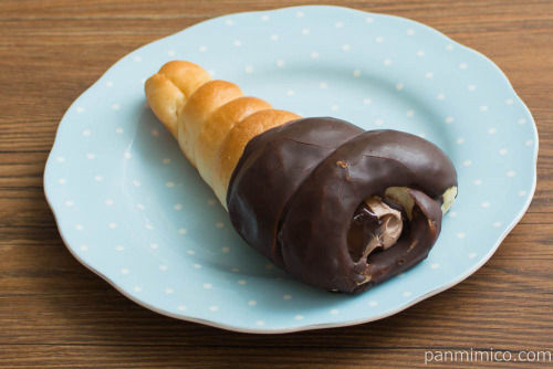 ７Ｐ　チョココロネ【セブンイレブン】斜め