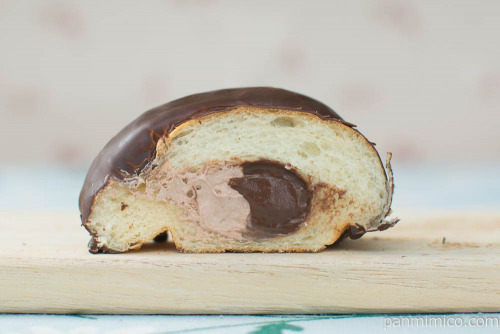 ７Ｐ　チョココロネ【セブンイレブン】断面