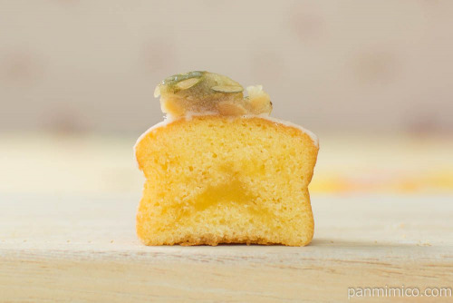 マチノパン　キャラメルナッツのバターケーキ　2個入【ローソン】断面