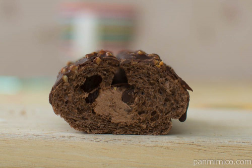 小枝みたいなパン【ファミリーマート】断面