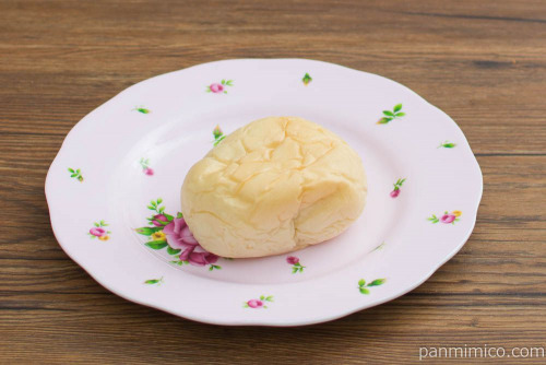 岡山 生クリームパン（紅いも）清水屋　斜め