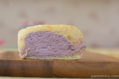 岡山 生クリームパン（紅いも）清水屋　断面