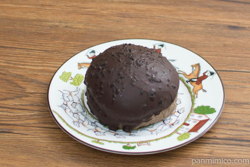 ダブルチョコクリームブレッド【セブンイレブン】斜め