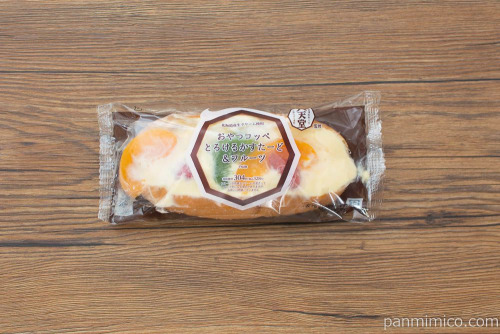 八天堂監修　おやつコッペ　とろけるかすたーど＆フルーツ【ローソン】パッケージ