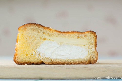 フロマージュケーキ風パン【ヤマザキ】断面