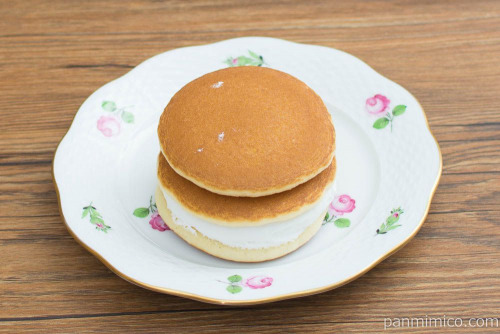 ほおばるパンケーキ ミルク＆カスタード【Pasco】斜め