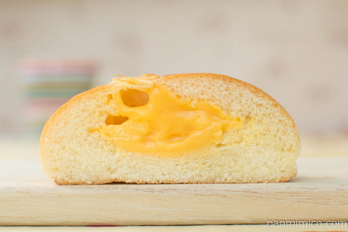 森のたまごのたっぷりクリームパン【第一パン】断面