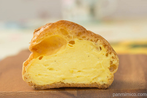 生カスタードシュークリーム【ローソン】断面