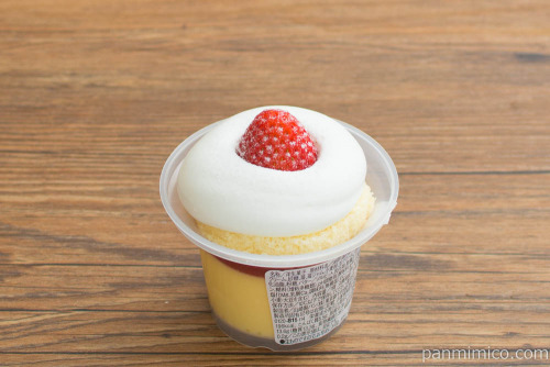 埋もれるショートケーキプリン【ローソン】斜め