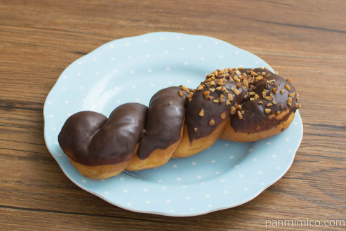 チョコとナッツのツイストドーナツ【ファミリーマート】斜め