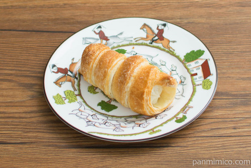 サクコローネ　バニラミルク【ローソン】斜め