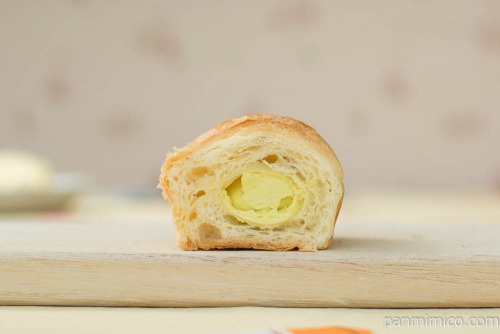 ピスタチオクリームのコロネ【セブンイレブン】断面