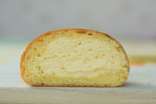 ぎっしり！！とろけるクリームパン【ローソン】断面