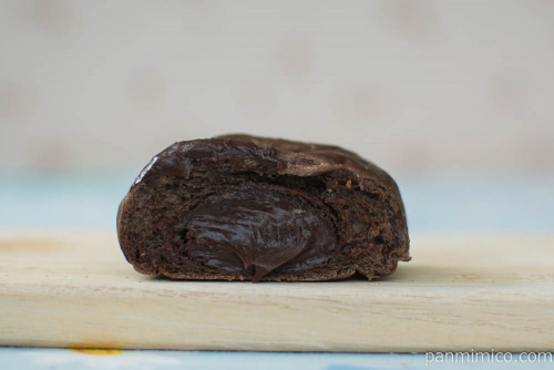 最後までチョココロネ【ローソン】チョコクリーム断面