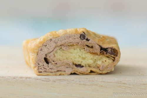 チョコのクレープ【ヤマザキ】断面