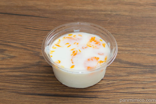 北海道産牛乳使用　みかんの牛乳寒天【セブンイレブン】斜め