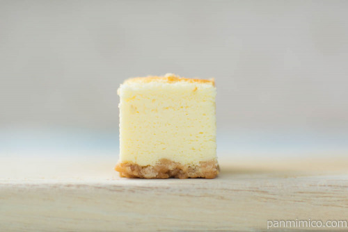 ベイクドチーズケーキ【セブンイレブン】断面