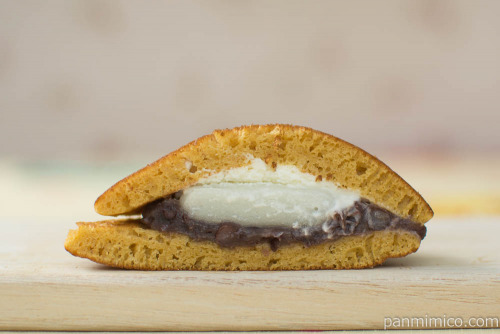 餅入り黒糖生どら【ファミリーマート】断面