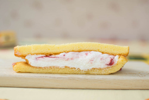 イチゴスペシャル風生ケーキ【ヤマザキ】断面
