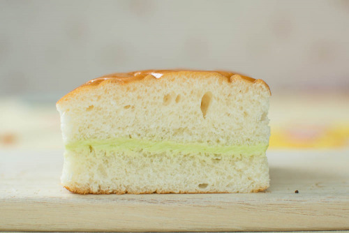 ふわふわ牛乳入りパン（メロンミルククリーム）【ヤマザキ】断面