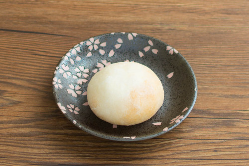 ホボクリム ほぼほぼクリームのシュー(とろ〜りミルク)【ローソン】斜め