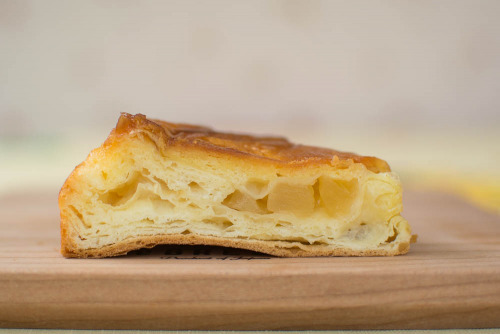 りんごのクイニーアマン　フランス産発酵バター【ローソン】断面