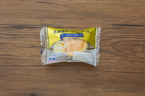 北海道チーズ蒸しケーキのチーズクリームサンド【ヤマザキ】パッケージ