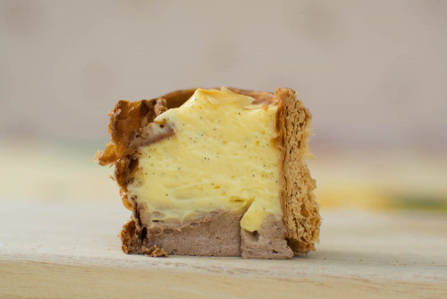 充ちるカスタードクリームのパイ【ローソン】断面