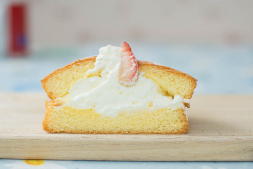 苺のシフォンケーキ【ヤマザキ】断面