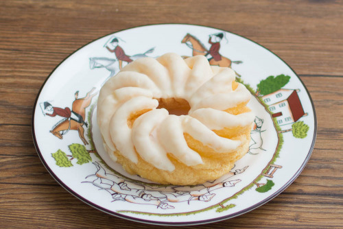 フレンチクルーラー（ミルクホイップ）辻口博啓監修【ヤマザキ】斜め