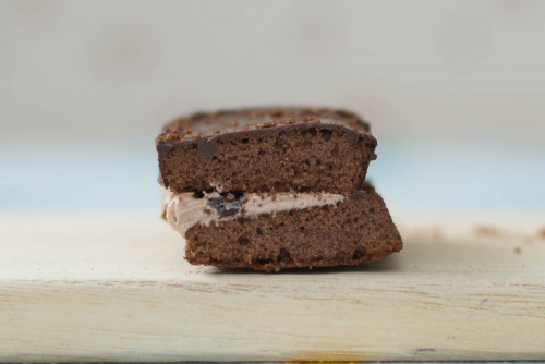 生チョコクッキーサンド【ヤマザキ】断面