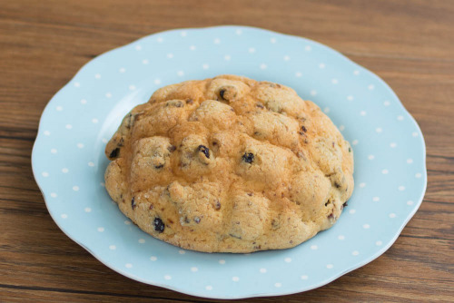 レーズンメロンパン（オールレーズン）【ヤマザキ】斜め