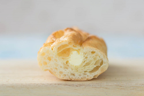 デニッシュフランスパン（ミルククリーム）【ヤマザキ】断面