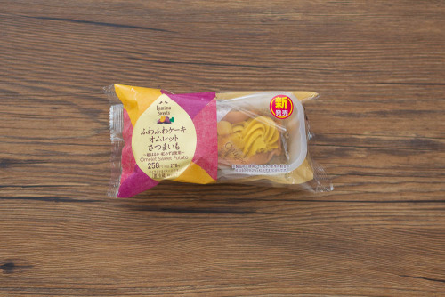 ふわふわケーキオムレット　さつまいも【ファミリーマート】パッケージ