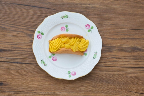 ふわふわケーキオムレット　さつまいも【ファミリーマート】上