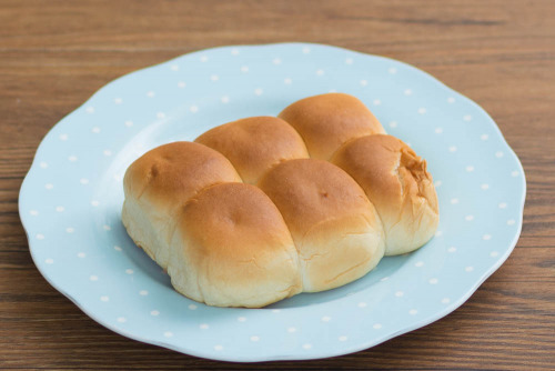 ７プレミアム ３色パン さつまいも・栗・かぼちゃクリーム【セブンイレブン】斜め