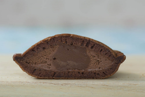 Uchi Café×GODIVA　どらもっち　ドゥーブルショコラ【ローソン】断面