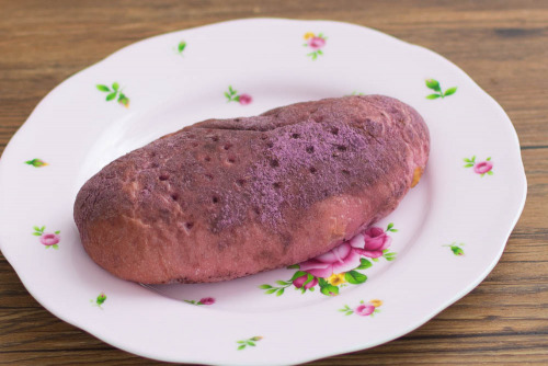 さつまいもあんぱん　コグマパン【ローソン】斜め