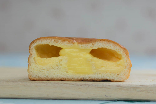 牛乳と卵のカスタードクリームパン【ヤマザキ】断面