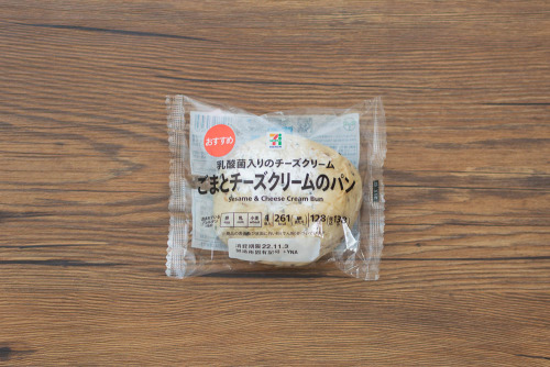 ７プレミアム　ごまとチーズクリームのパン【セブンイレブン】パッケージ