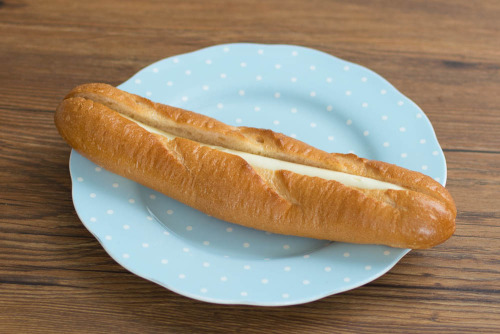 国産小麦使用 練乳ミルクフランス【セブンイレブン】斜め