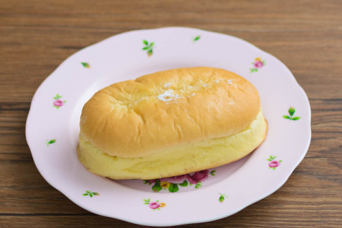 はちみつバターパン（ホイップクリーム）【ヤマザキ】斜め