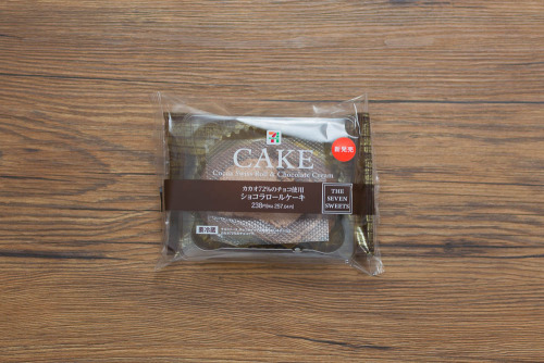 カカオ72％のチョコ使用 ショコラロールケーキ【セブンイレブン】パッケージ